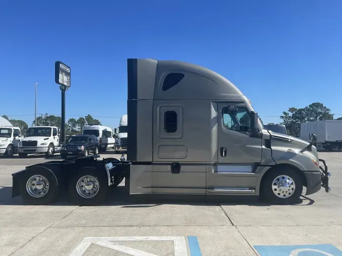 2022 Freightliner Cascadia 126