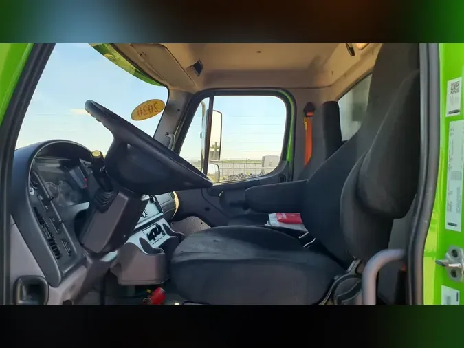 2020 FREIGHTLINER/MERCEDES M2 106