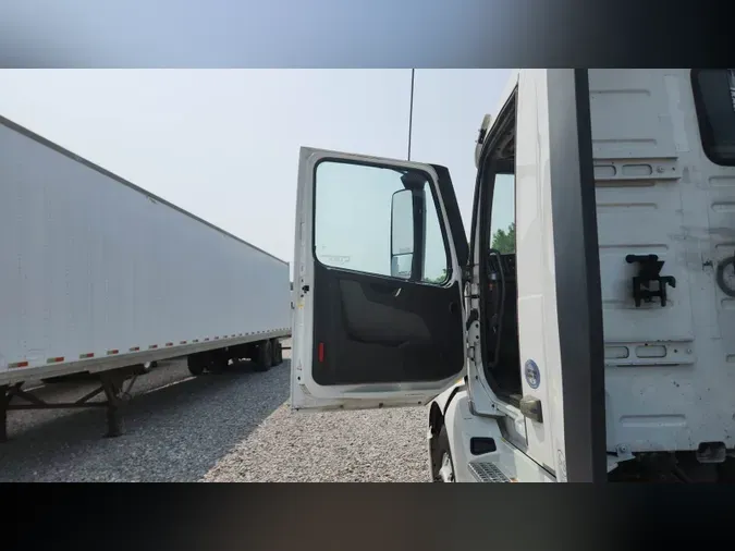2019 Volvo VNL300