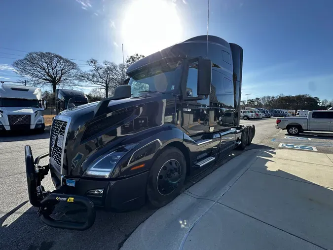 2022 VOLVO VNL64T760