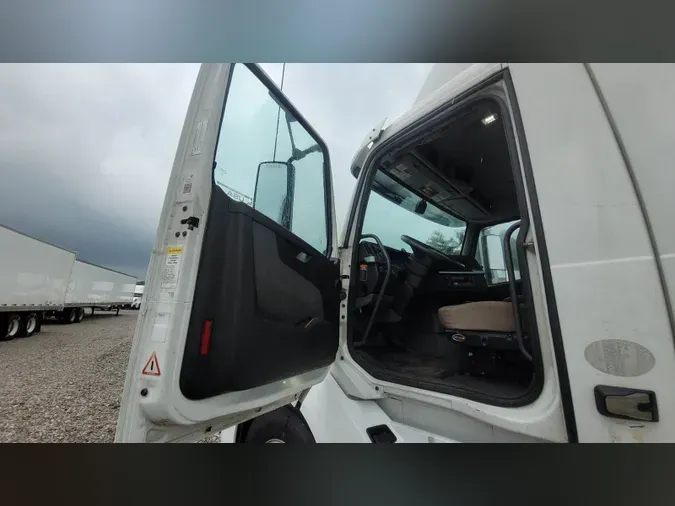 2019 Volvo VNL300