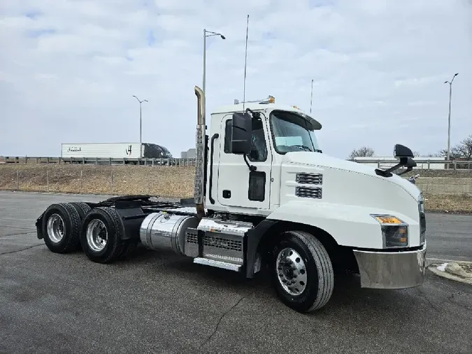 2019 MACK AN64T