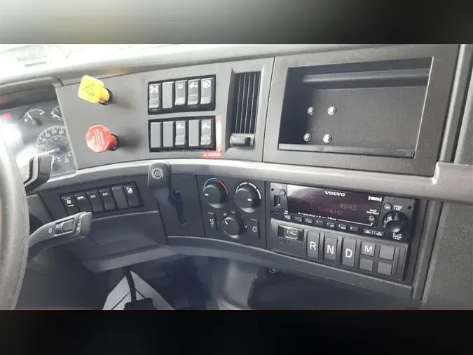 2022 VOLVO VNL760