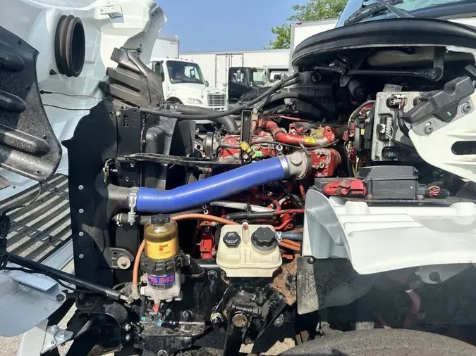 2017 FREIGHTLINER M2 106