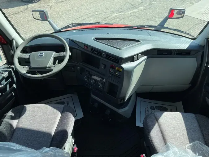 2026 VOLVO VNL64T860