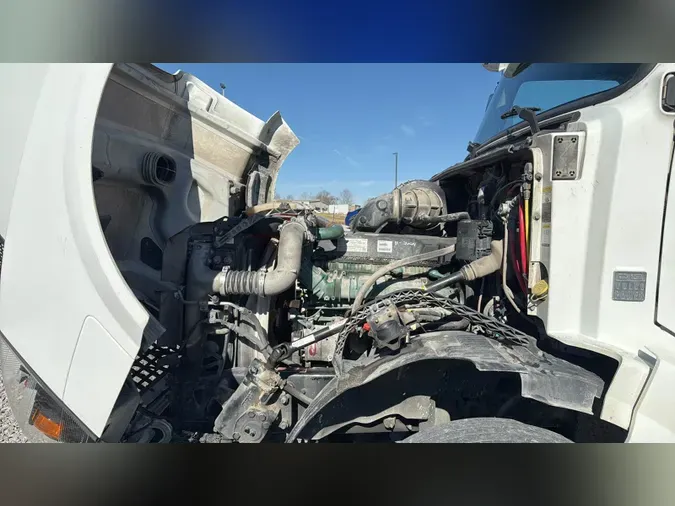 2018 Volvo VNL300