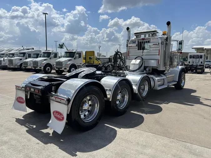 2019 Peterbilt 389