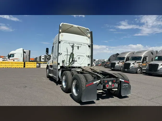 2020 Freightliner Cascadia 126