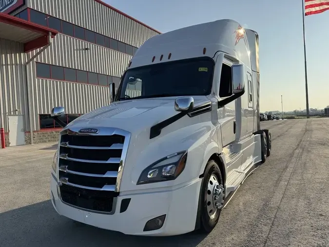 2024 Freightliner Cascadia&reg; Sleeper Cab 126" BBC 72" RR