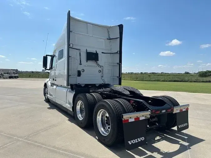 2025 VOLVO VNL64T740