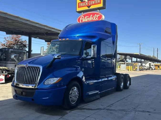 2022 International LT625