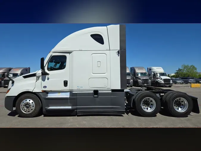 2024 Freightliner Cascadia 126
