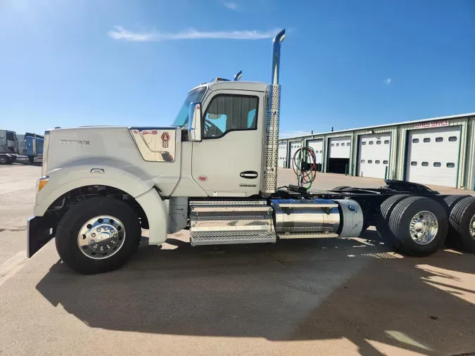 2026 Kenworth W990