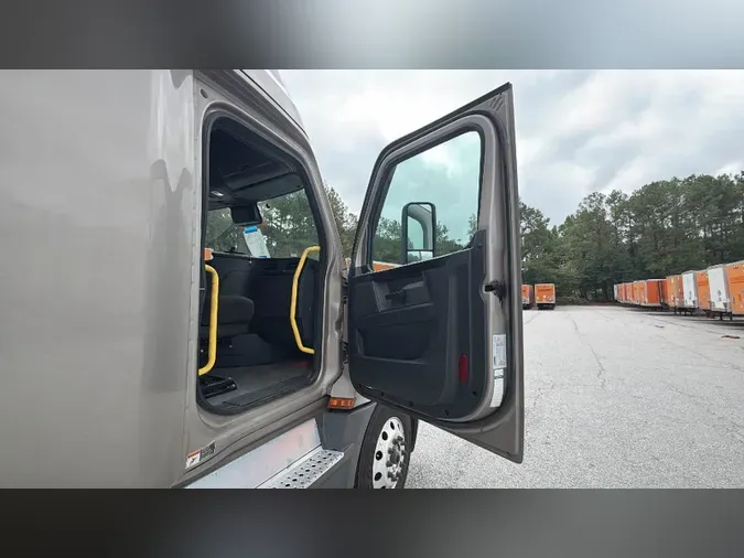 2023 Freightliner Cascadia 126