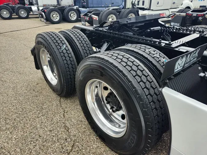 2024 VOLVO VNL64T760