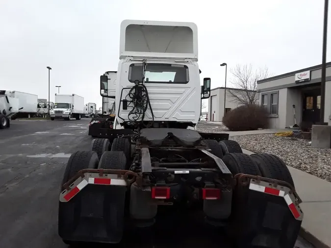 2019 NAVISTAR INTERNATIONAL LT625 DAYCAB T/A6421adcec3e952974777ebaa5ae9425a