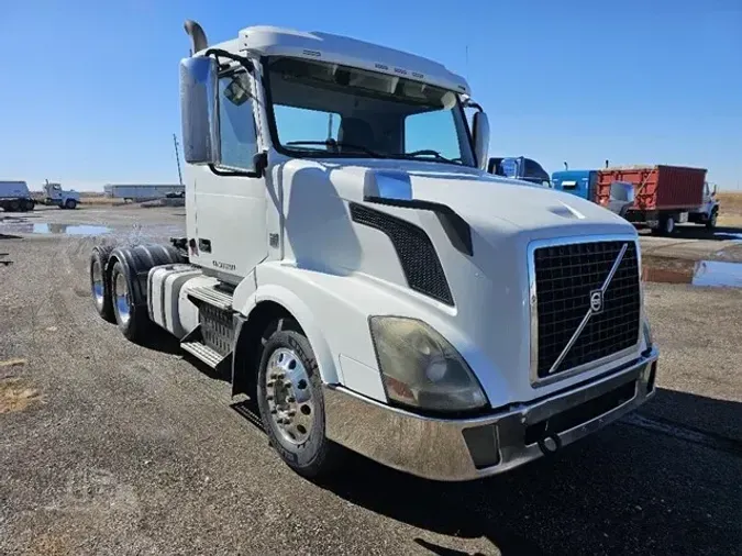 2012 VOLVO VNL64T300