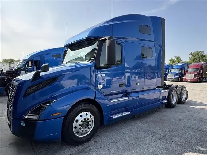 2021 VOLVO VNL760