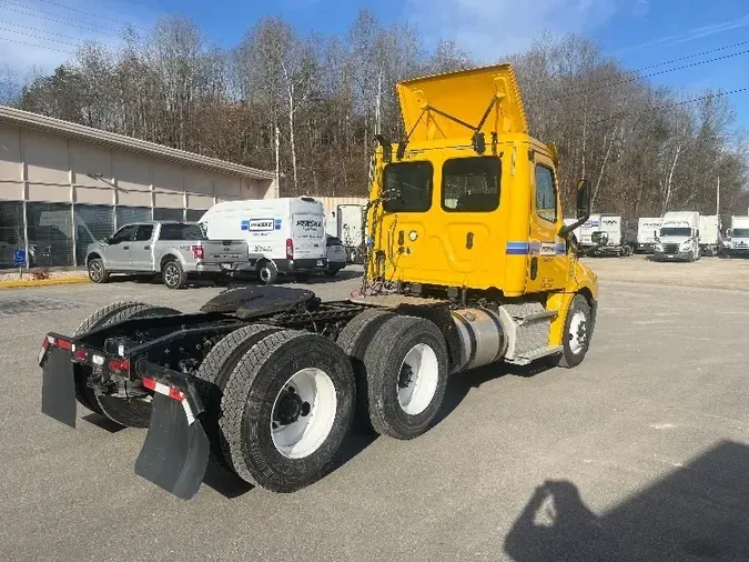 2020 Freightliner T12664ST