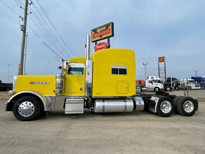 2021 Peterbilt 389