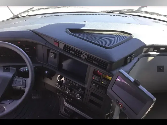 2026 VOLVO VNL64T860