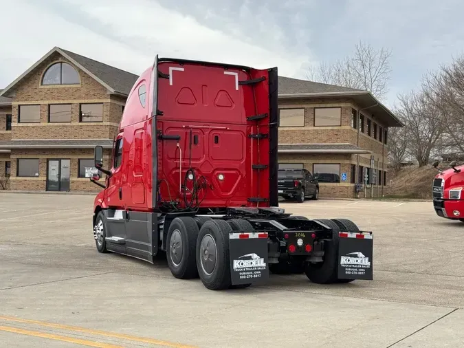 2022 FREIGHTLINER Cascadia 126