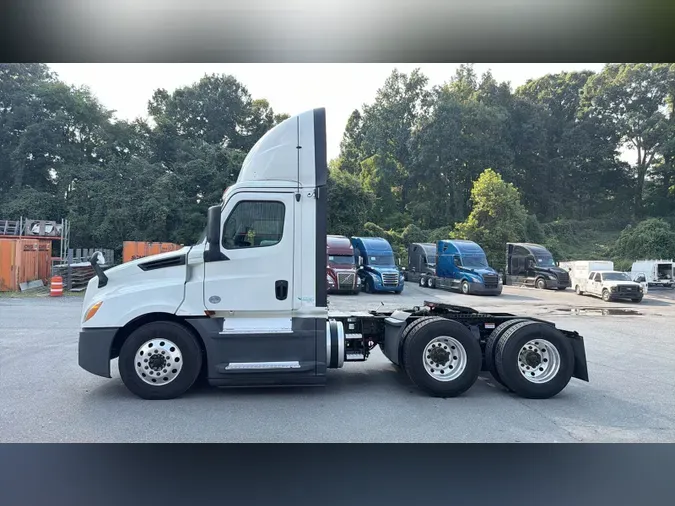 2020 Freightliner Cascadia 126