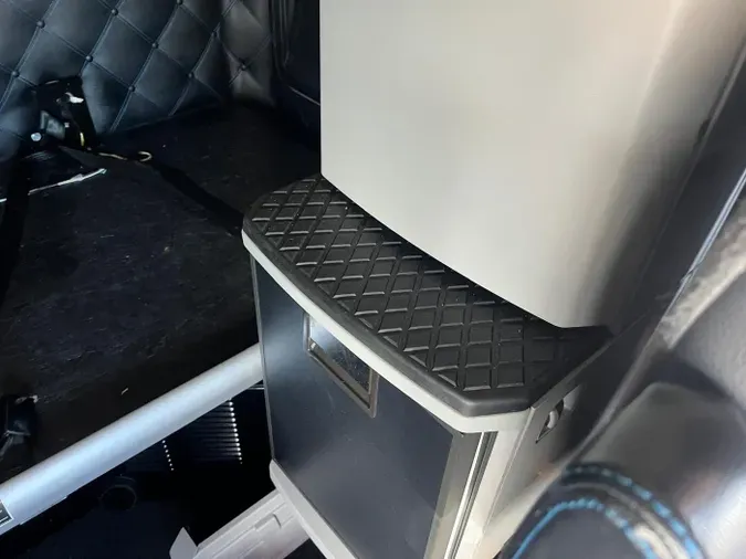 2023 Kenworth W990