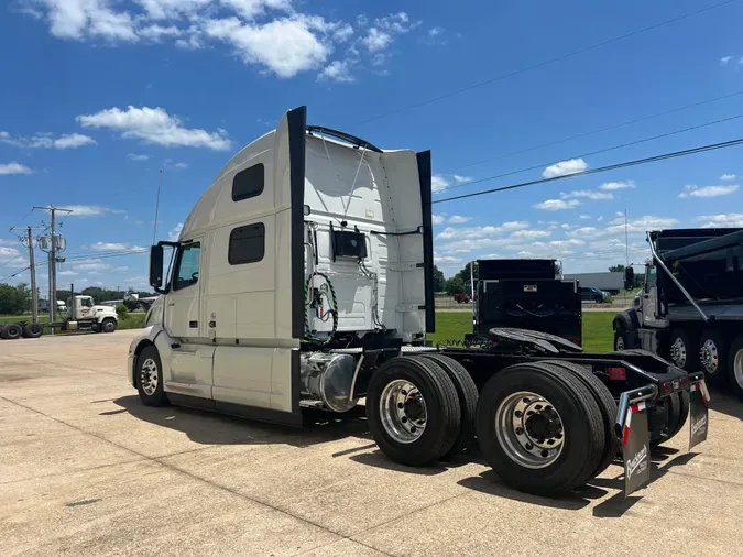 2025 VOLVO VNL64T860