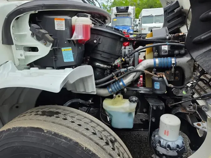 2018 FREIGHTLINER M2 106