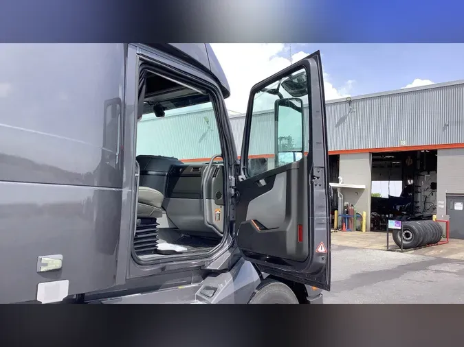 2022 Volvo VNL860