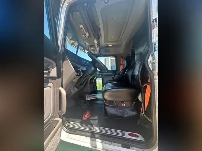 2022 Peterbilt 389
