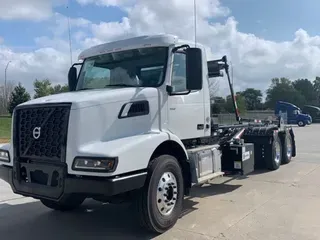 2022 Volvo VHD64F300