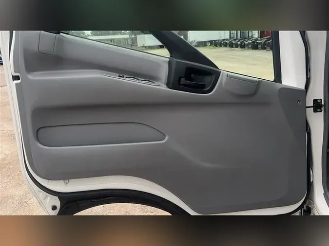 2019 HINO 195