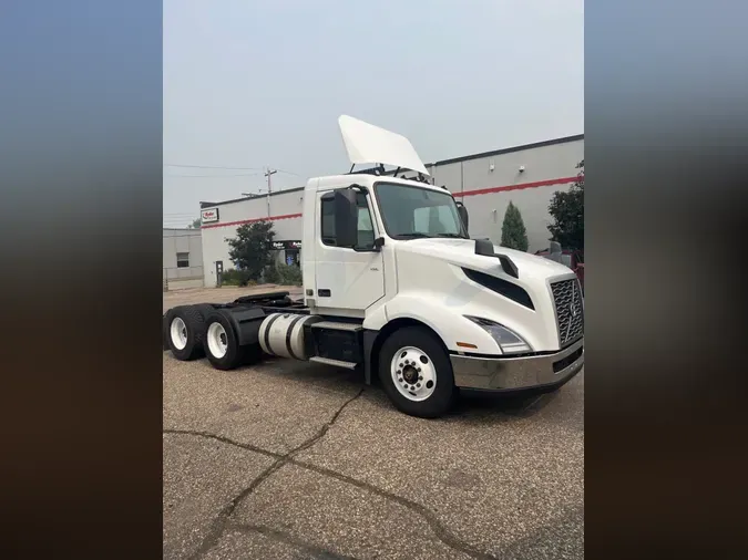 2019 VOLVO VNL64T-300645fca572a31dcad2075268d7b881443