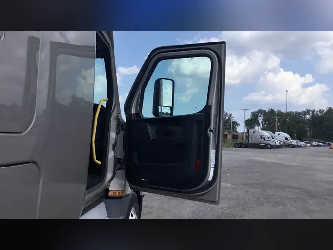 2023 Freightliner Cascadia 126