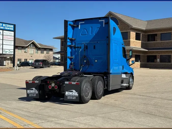 2022 FREIGHTLINER Cascadia 126