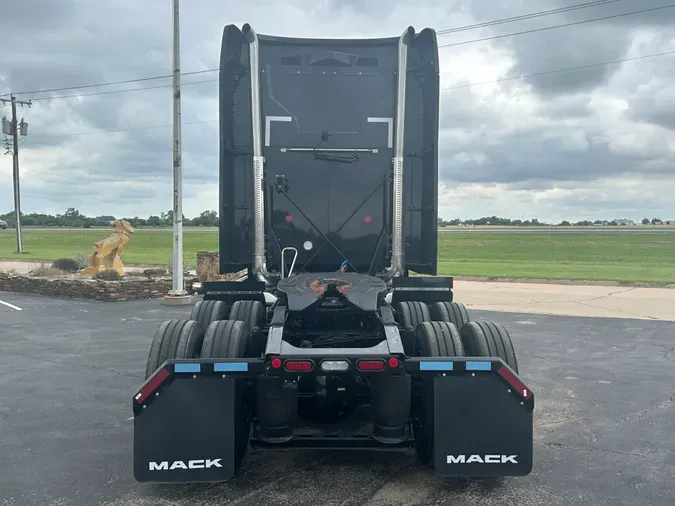 2025 MACK AN64T70