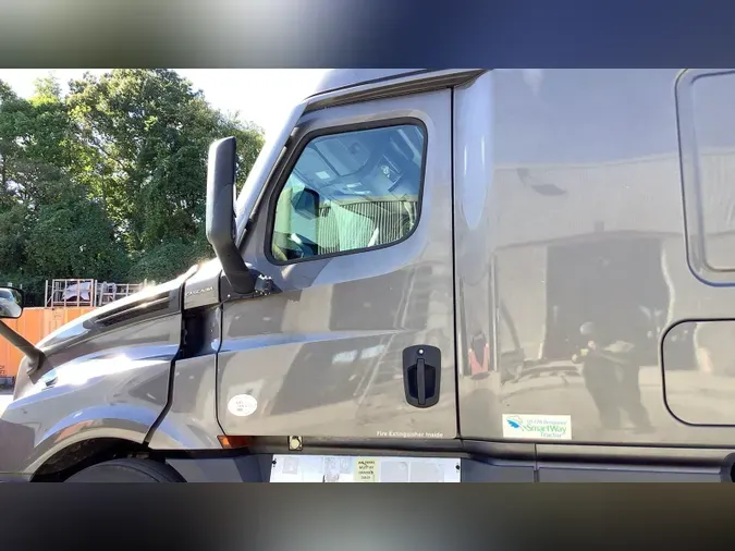 2022 Freightliner Cascadia 126