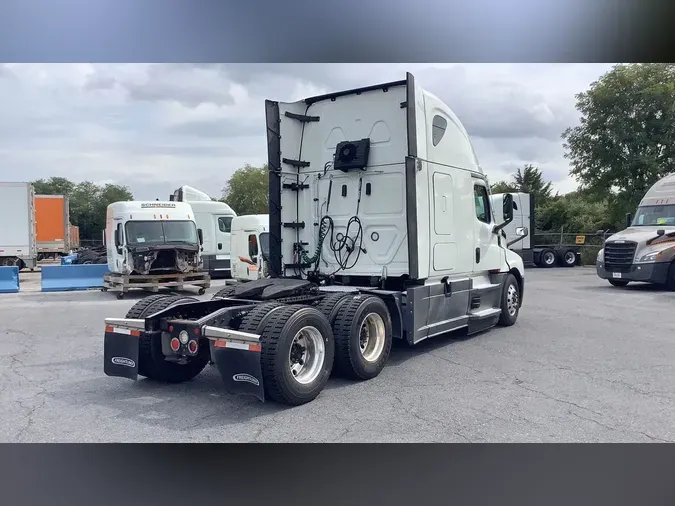 2022 Freightliner Cascadia 126