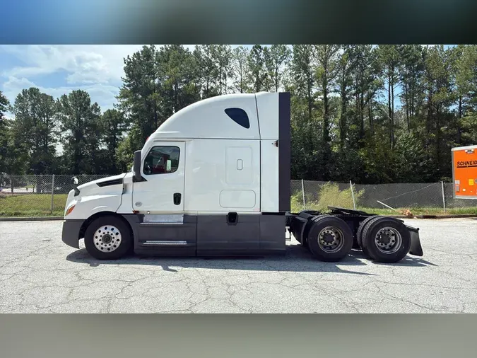 2023 Freightliner Cascadia 126