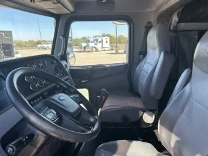 2022 Peterbilt 389