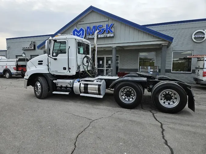 2014 MACK CXU613