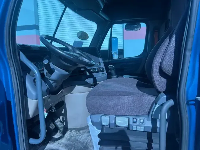 2017 FREIGHTLINER CASCADIA 113
