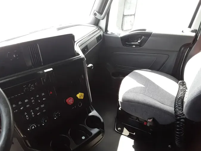 2020 NAVISTAR INTERNATIONAL LT625 SLPR CAB