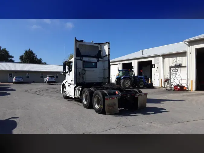 2020 Volvo VNL300