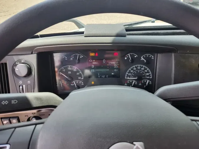 2022 VOLVO VNL64T740