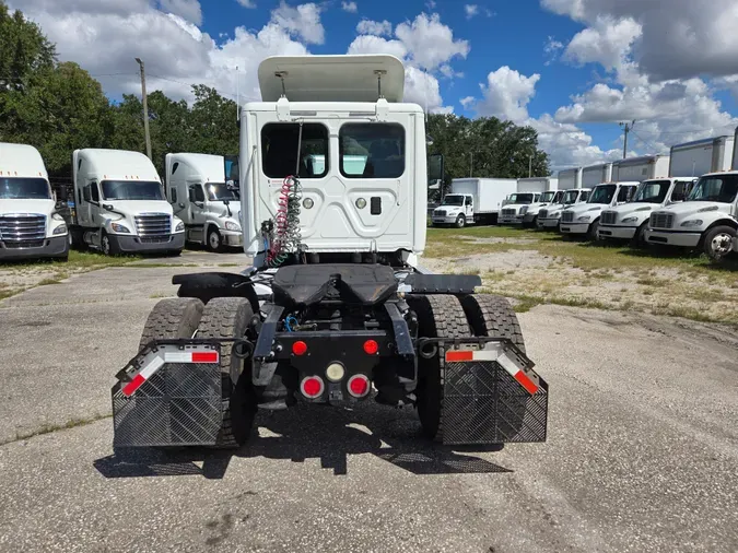 2015 FREIGHTLINER/MERCEDES CASCADIA 113