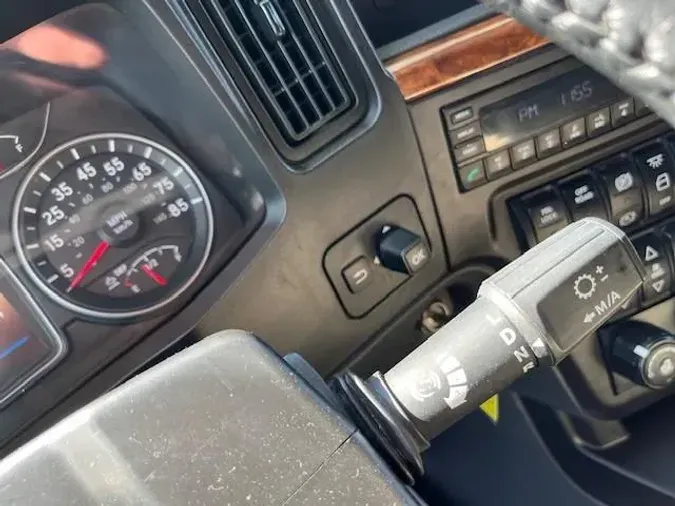 2021 International LT625