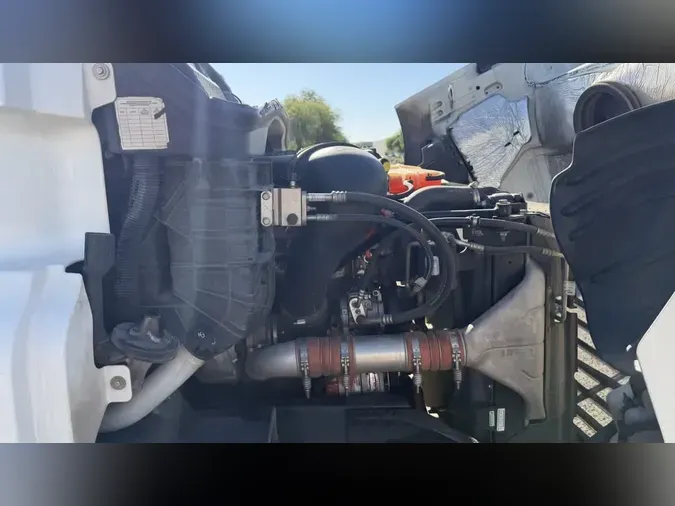 2017 FREIGHTLINER/MERCEDES CASCADIA 113